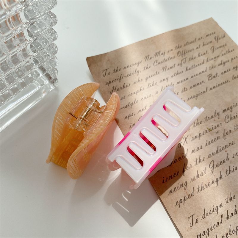 Medium Pink Narutomaki Hair Claw