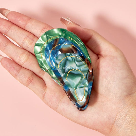 Medium Mussels Hair Claw ClipsحNueShiny