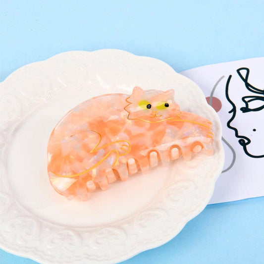 Chat siamois orange mignon de taille moyenne, griffes en poils de chat roux, NueShiny