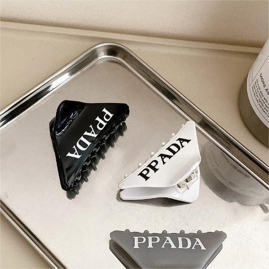 Triangle New High-End Simple Medium Claw In White