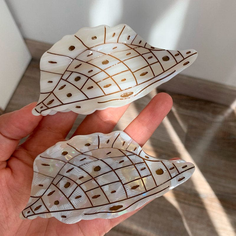 Medium Beige Textured Conch Hair Claw Clip