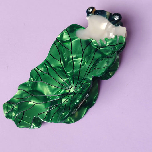 Large Dark Green Lotus Leaf Frog Hair Claw