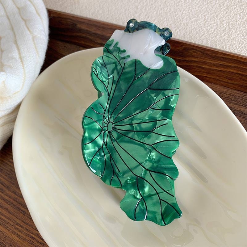 Large Dark Green Lotus Leaf Frog Hair Claw