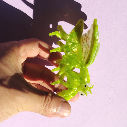 Medium Green Mantis Hair Claw