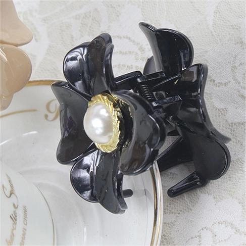 Trumpet Romantic Pearl Hair Claw Black Flower