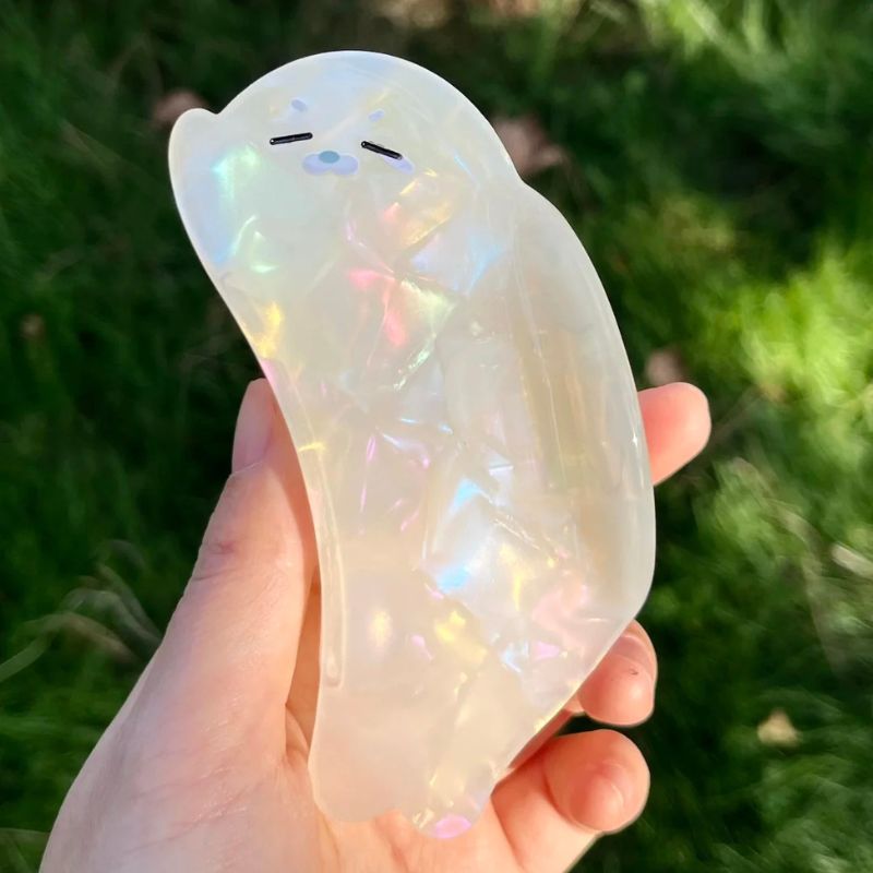 Squinting Transparent Iridescent White Seal Hair Claw