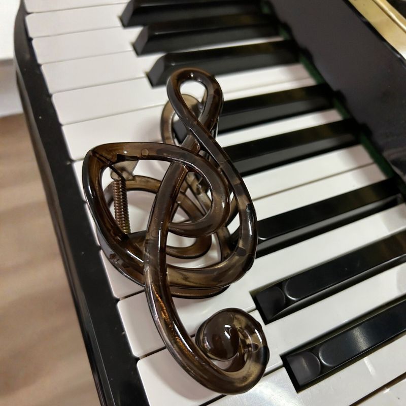Jumbo Treble Clef Hair Claw