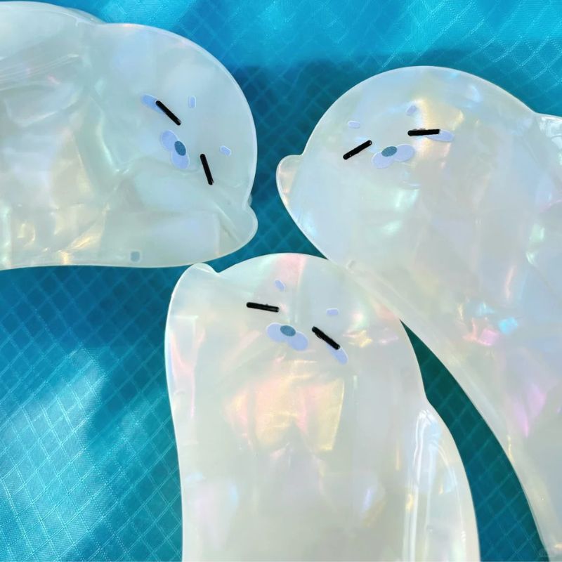 Squinting Transparent Iridescent White Seal Hair Claw