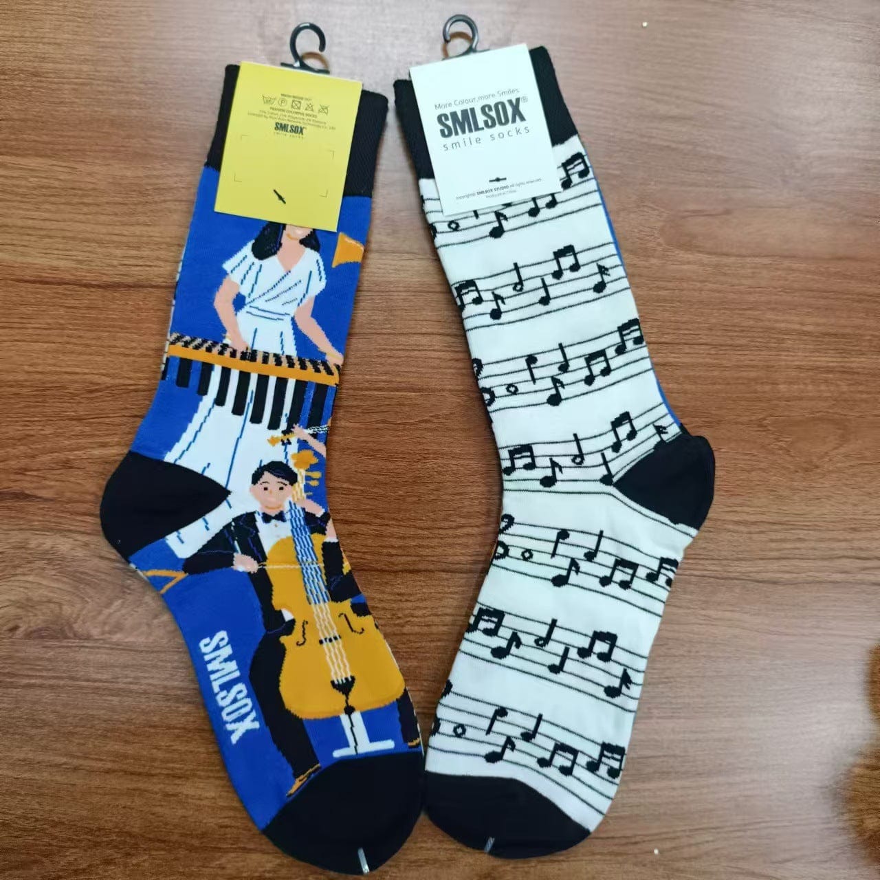 Asymmetric Couple Color O Socks