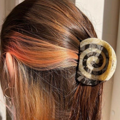 Medium Black Narutomaki Hair Claw