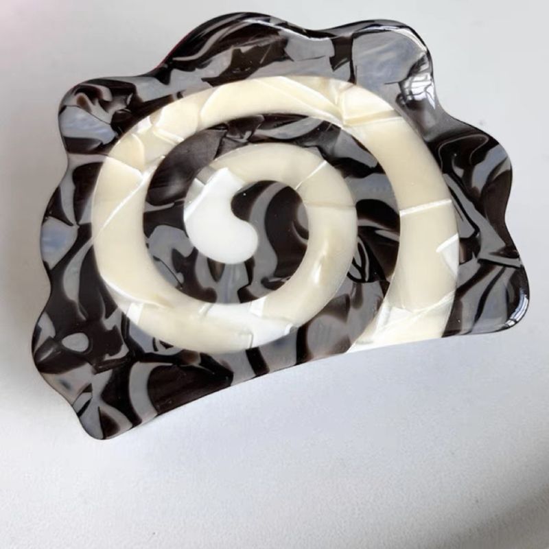 Medium Black Narutomaki Hair Claw
