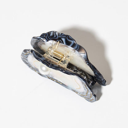 Medium Oyster Hair Claw ClipsحNueShiny
