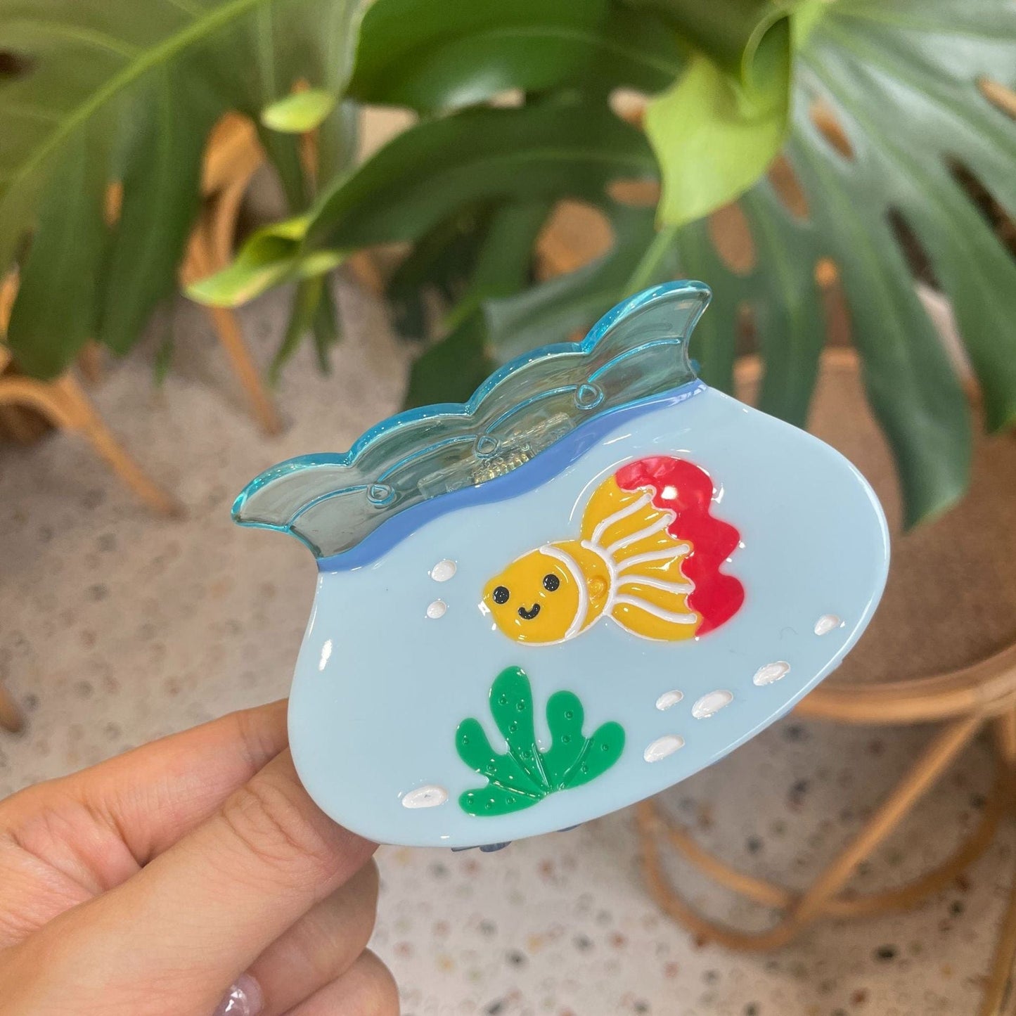 Medium  Q Version Small Fish Tank Hair Claw