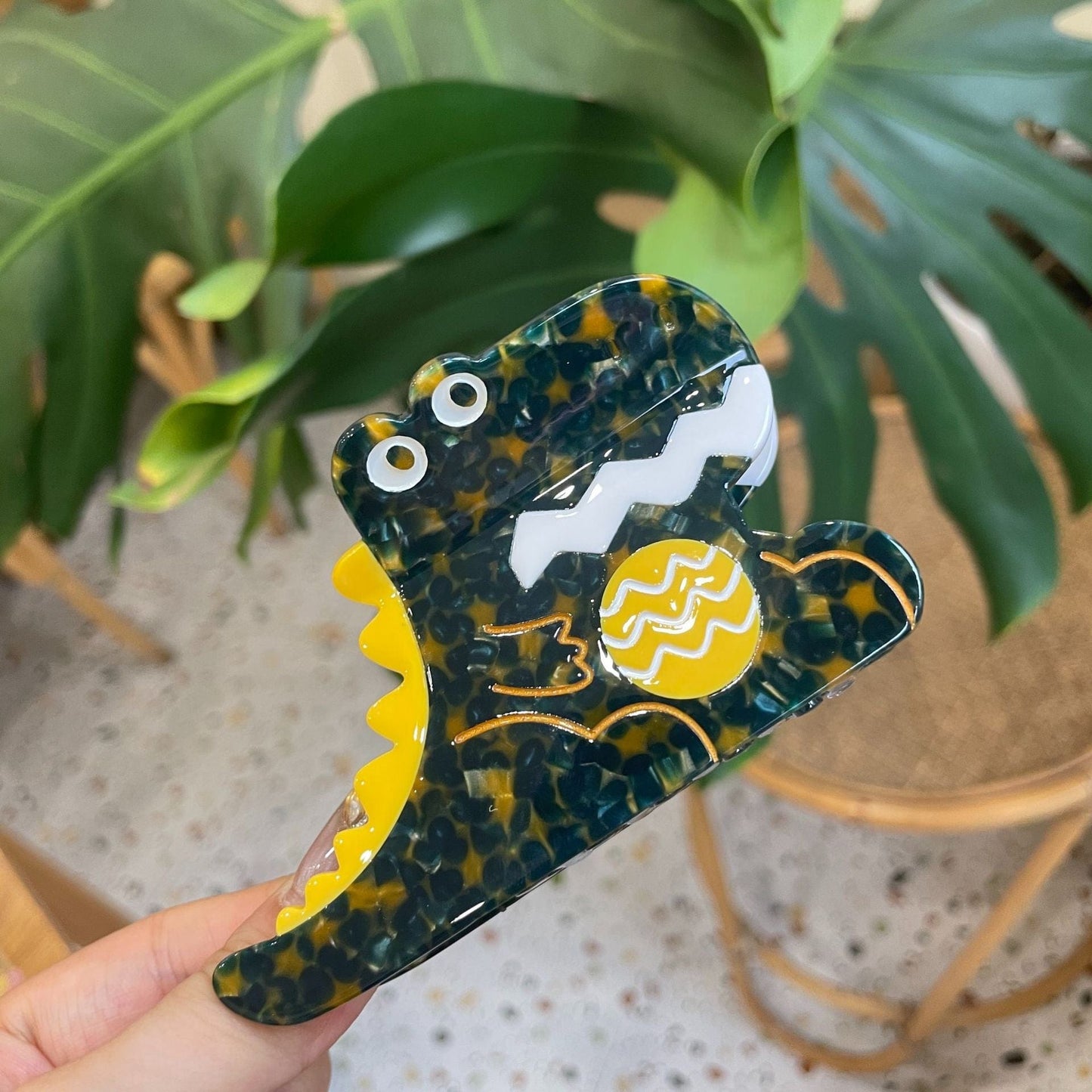 Medium  Yellow-green-smiling crocodile Hair Claw