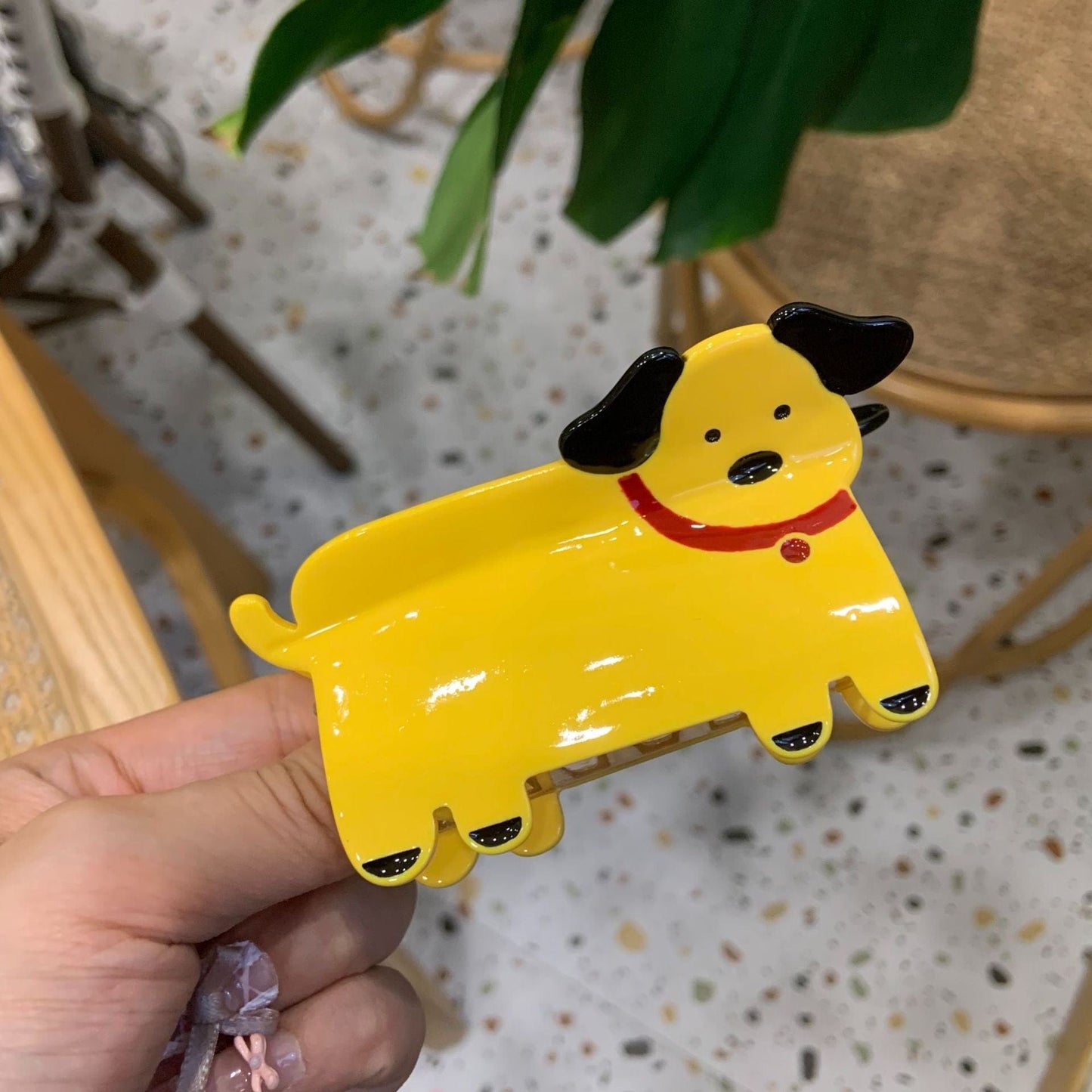 Medium  Yellow cartoon big ears dog Hair Claw