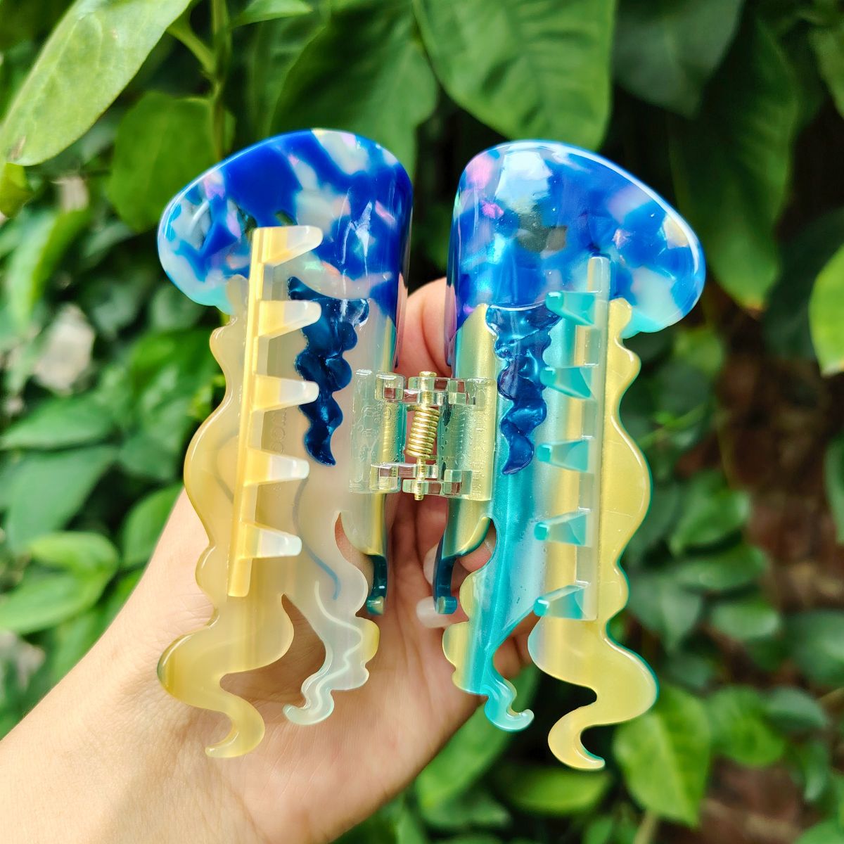 Medium Blue Jellyfish Hair Claw