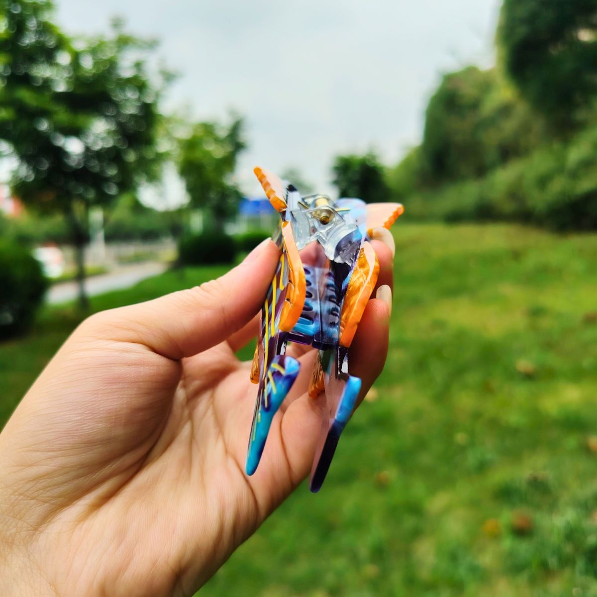 Large Blue Orange Fish Hair Claw