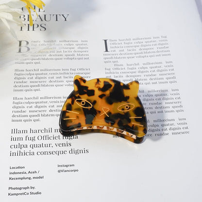 Meow Cat Claw In Carrot Cake