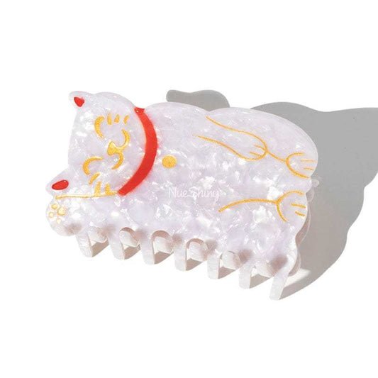Sourire, devenir riche, griffe de chat porte-bonheur