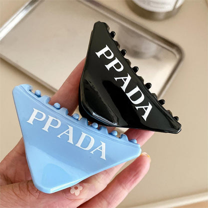 Triangle New High-End Simple Medium Claw In Black