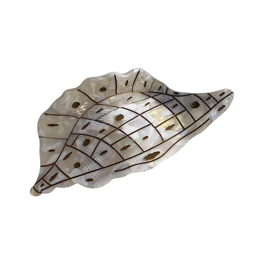 Medium Beige Textured Conch Hair Claw Clip