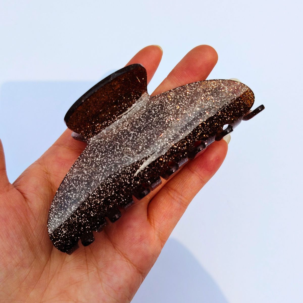 Pinces à cheveux géantes en forme de requin-baleine noir | NueShiny