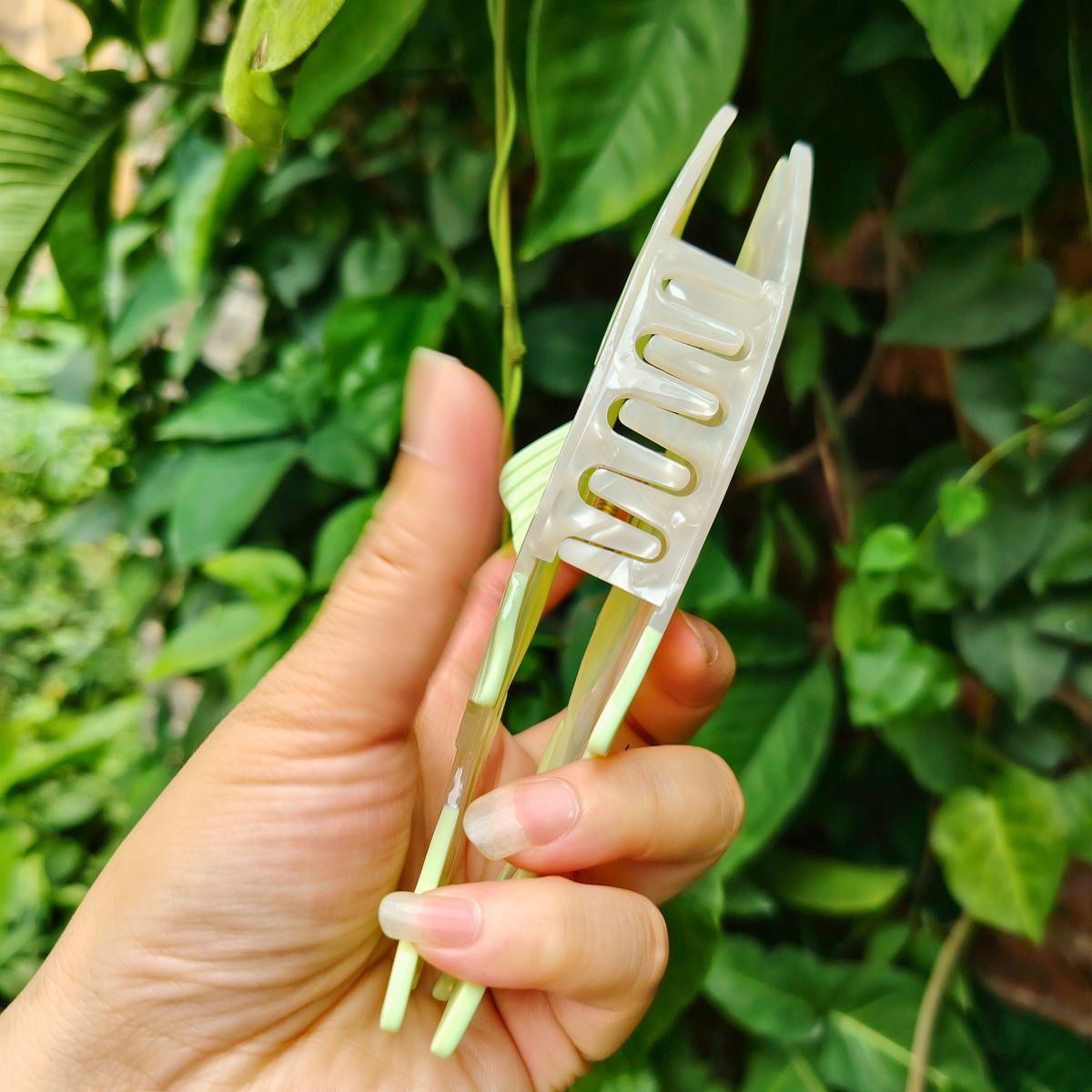 快乐的中型小蓝卡通鱼毛爪