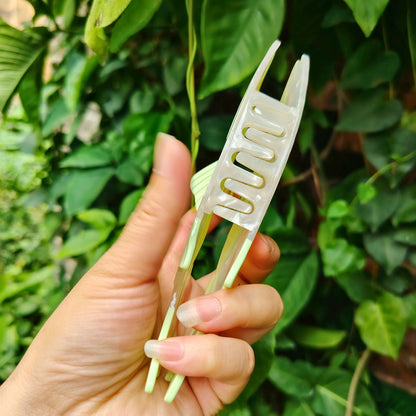 快乐的中型小蓝卡通鱼毛爪