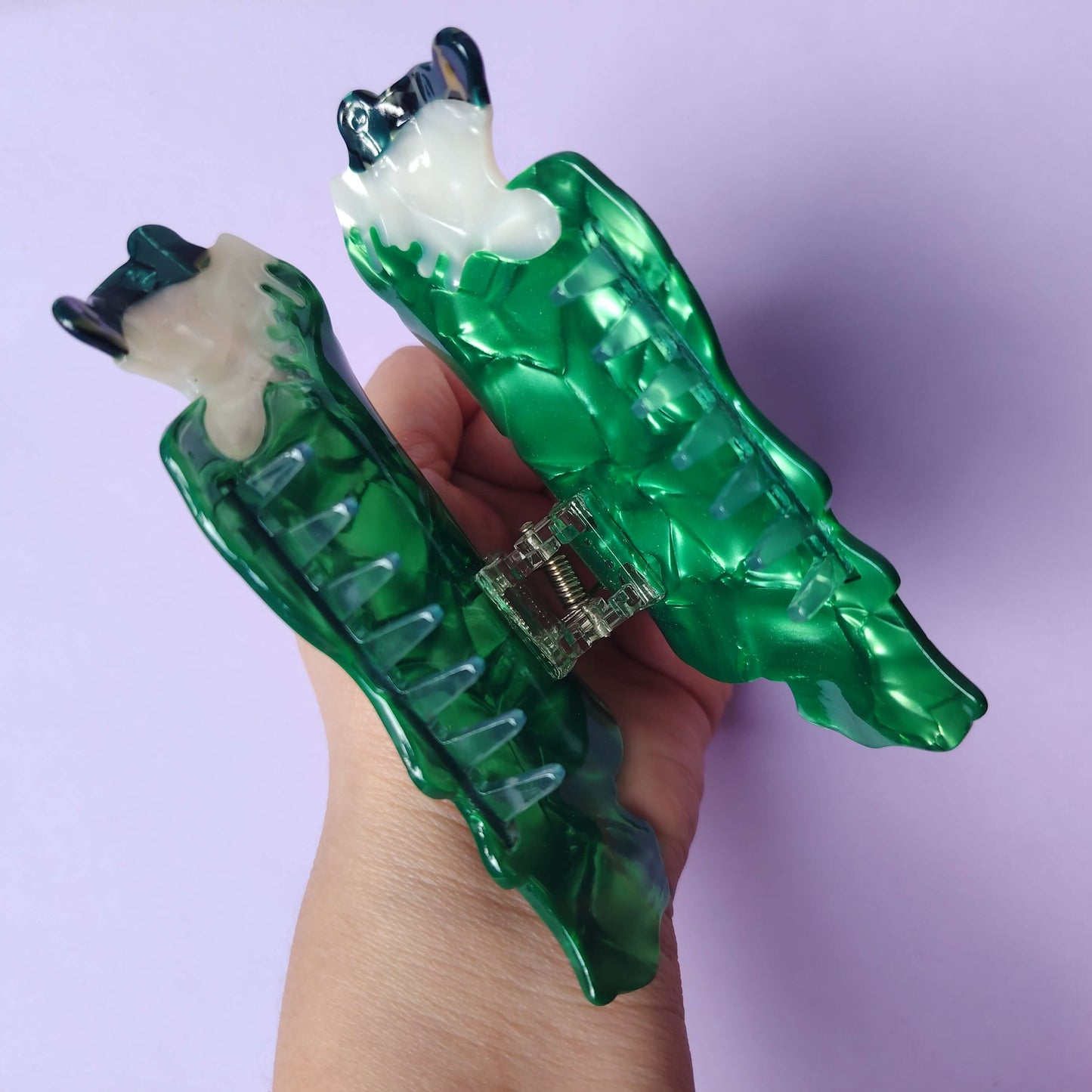 Large Dark Green Lotus Leaf Frog Hair Claw