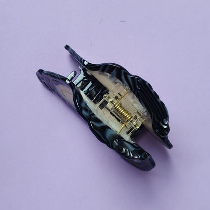 Medium Oyster Hair Claw