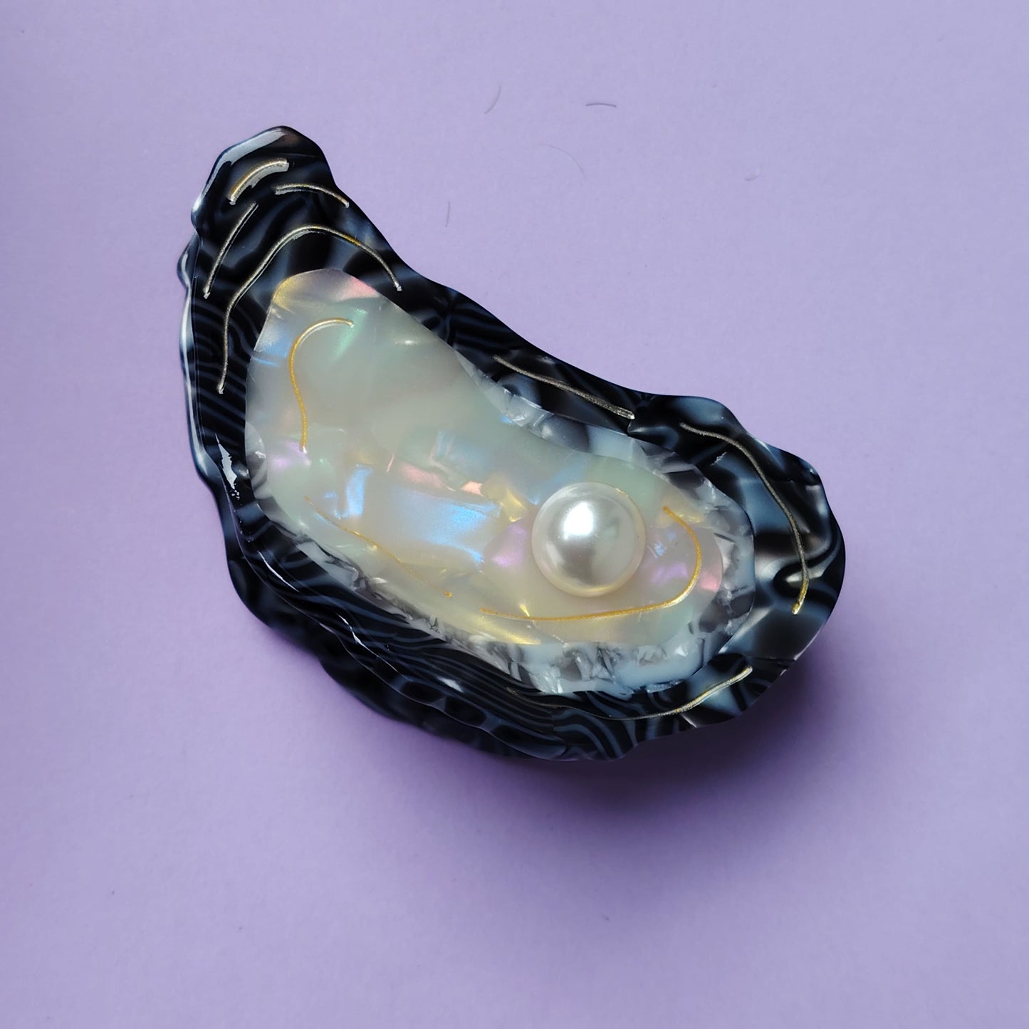 Medium Oyster Hair Claw