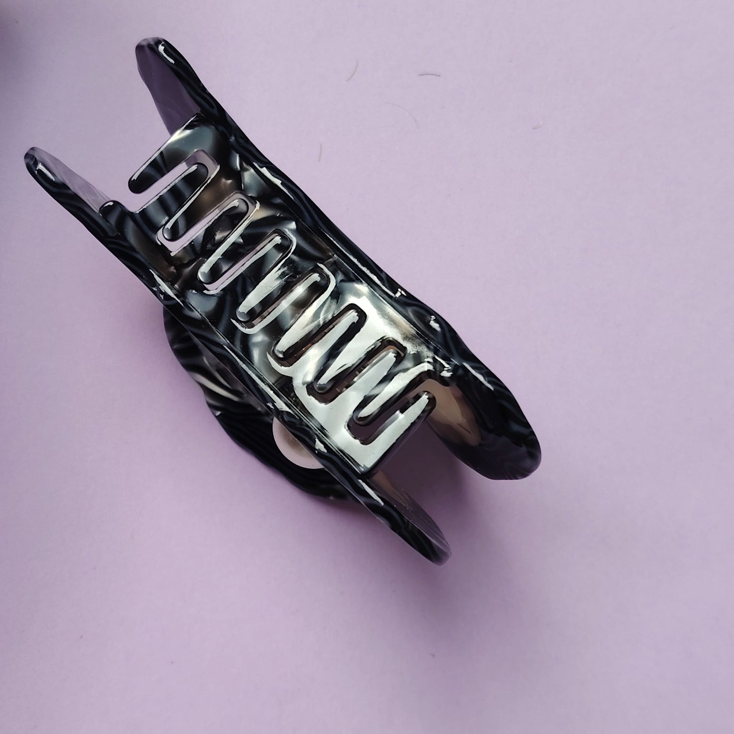 Medium Oyster Hair Claw