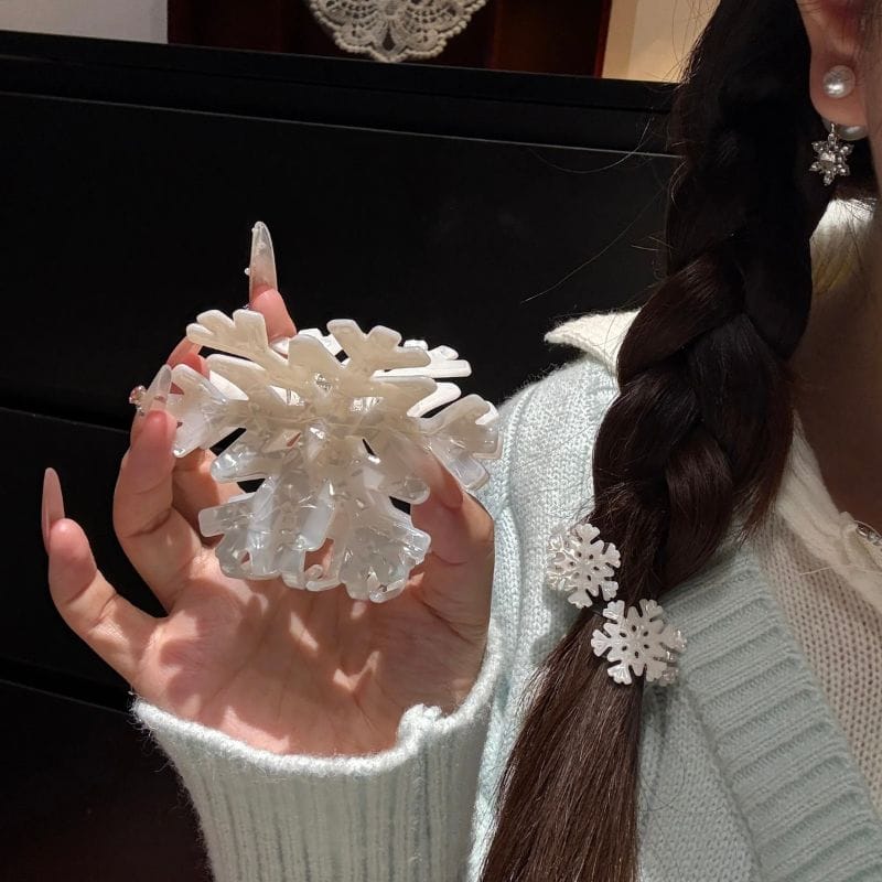 Pearl White Snowflake Hair Claw