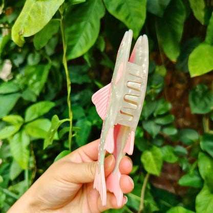 快乐的中型小蓝卡通鱼毛爪