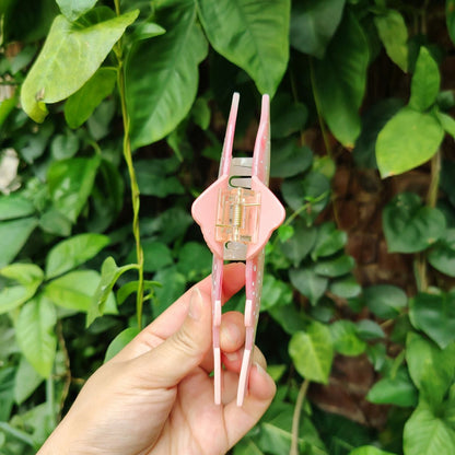 快乐的中型小蓝卡通鱼毛爪