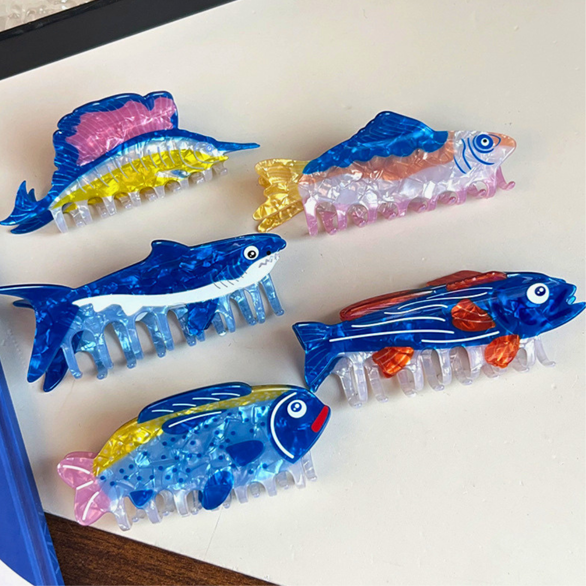 Large Blue Spotted Fish Hair Claw