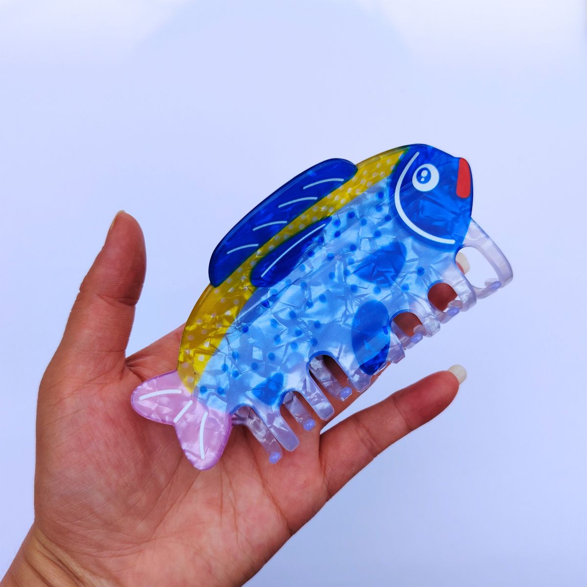 Large Blue Spotted Fish Hair Claw