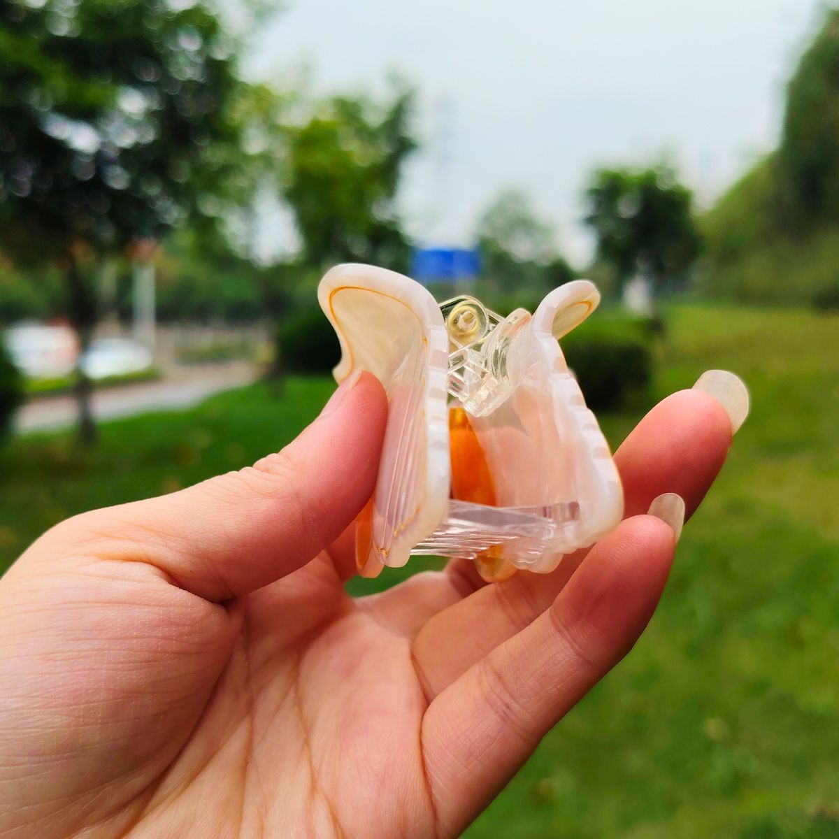 Large Pearl White Conch Shell Hair Claw