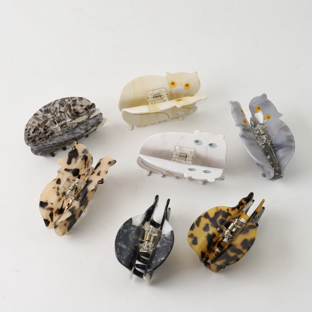 Medium Blue Golden Shorthair Persian Cat Hair Claw
