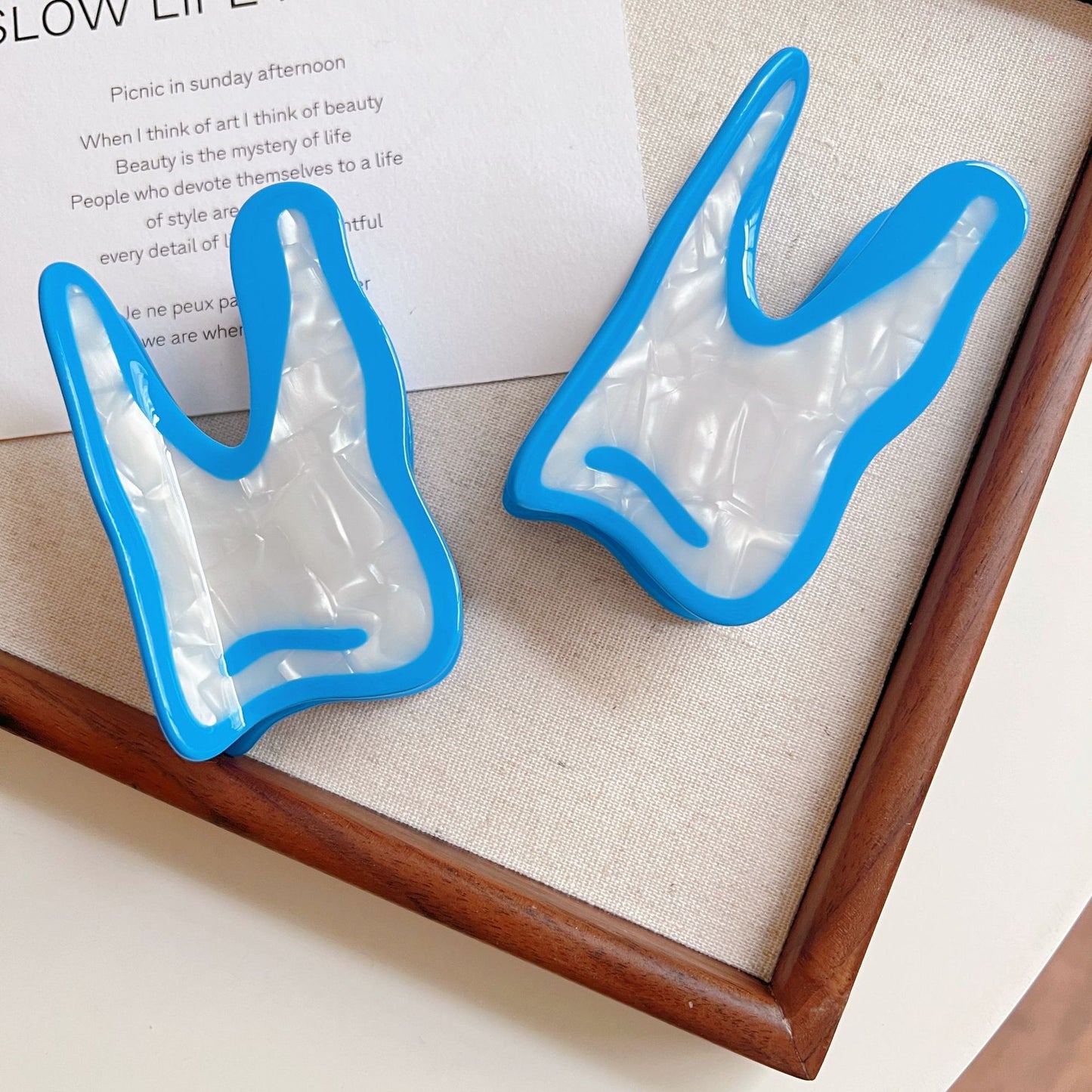 Medium Blue Tooth Hair Claw