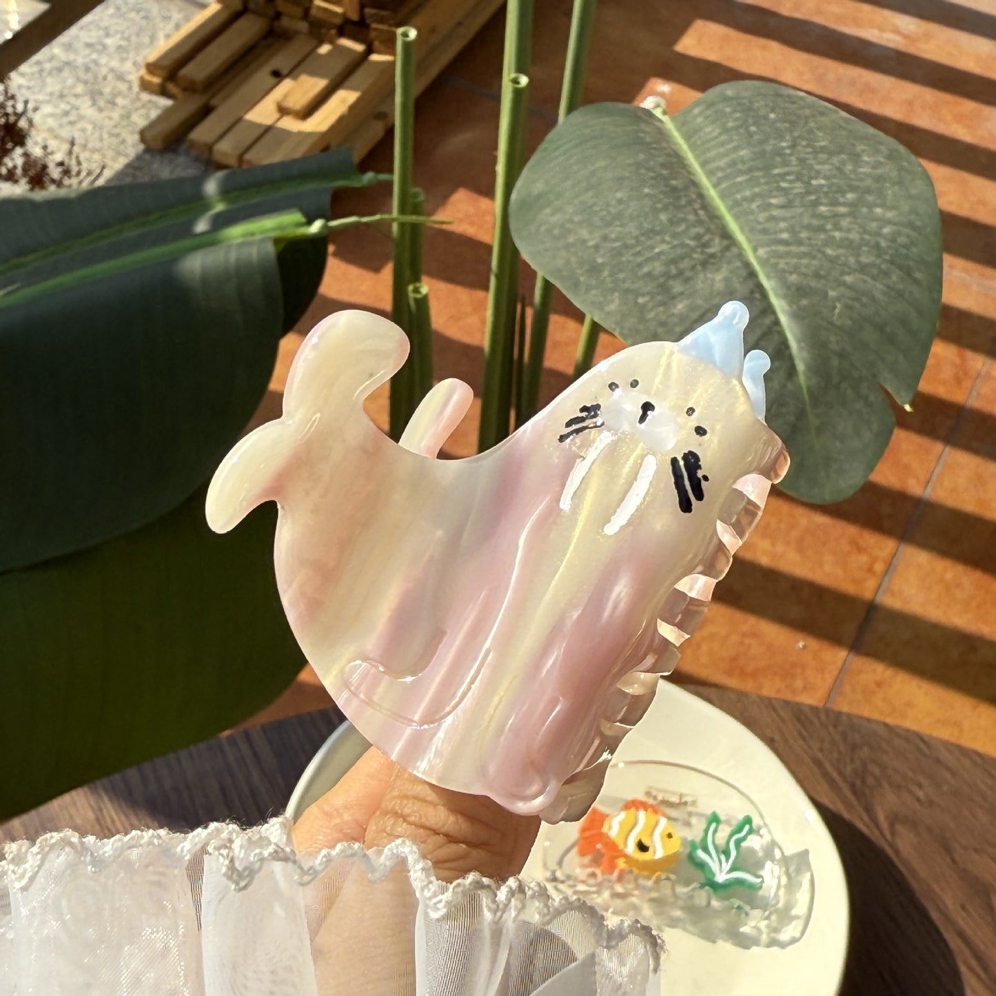 Medium Colorful Hat Walrus Hair Claw