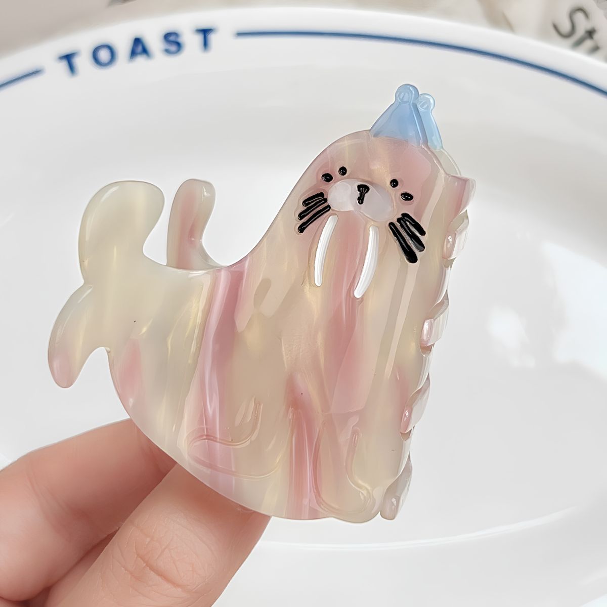 Medium Colorful Hat Walrus Hair Claw