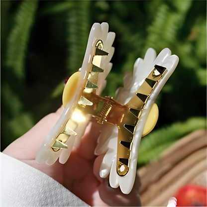 Medium Half-Hardy Chrysanthemum Flower Hair Claw