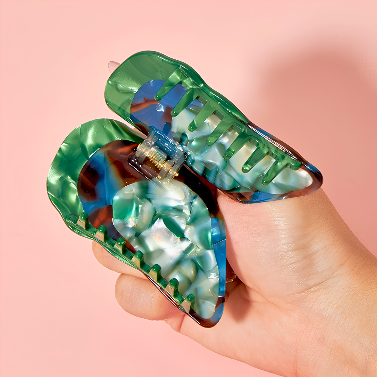 Medium Mussels Hair Claw Clips