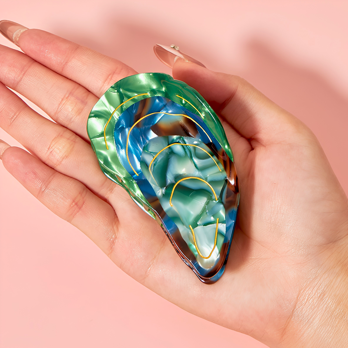Medium Mussels Hair Claw Clips