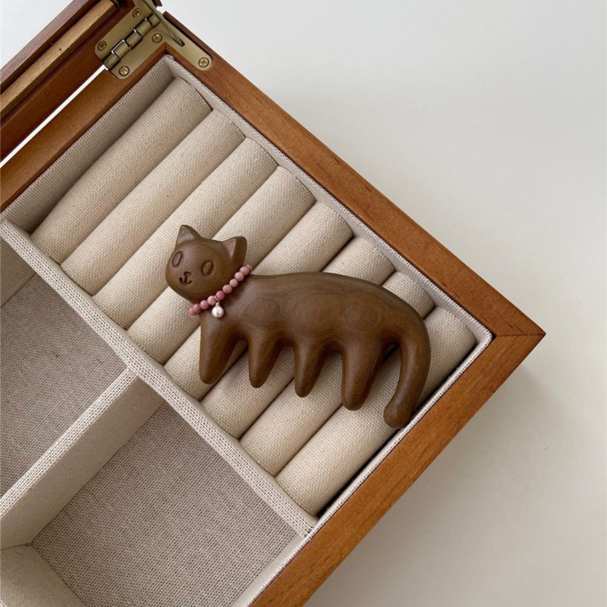 Natural Sandalwood Cat Massage Comb