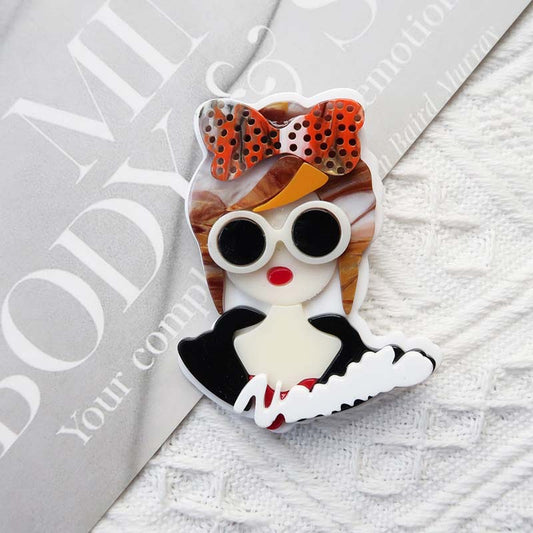 Brooch for brown haired ladies