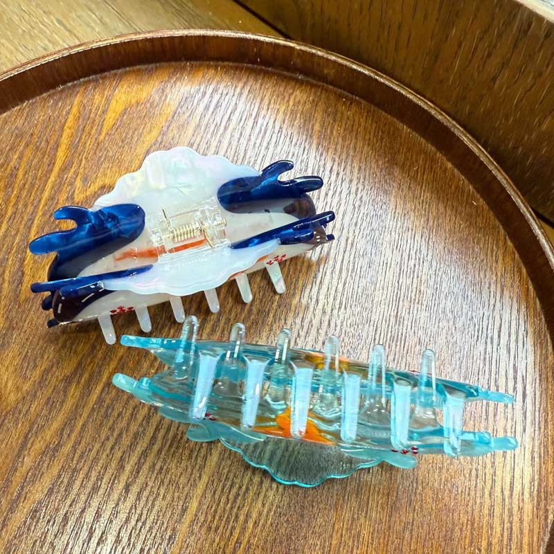 Medium Whales In The Water Hair Claw