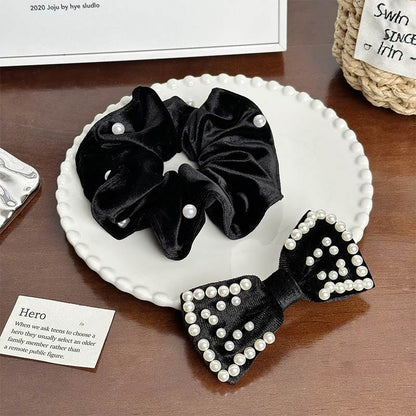 Medium Pearl Bow Hair Claw